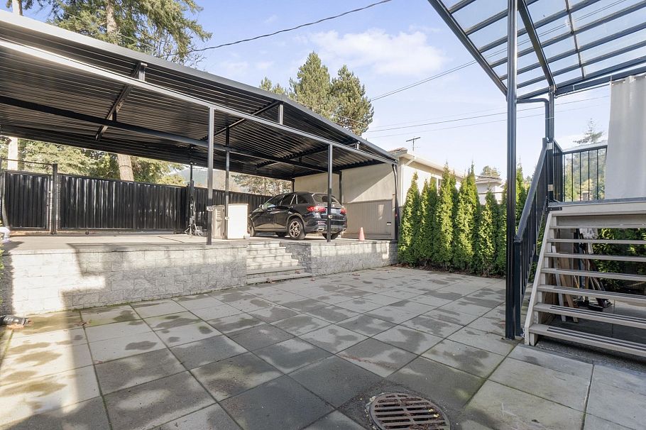 510 25th  W Street North Vancouver, BC - 36