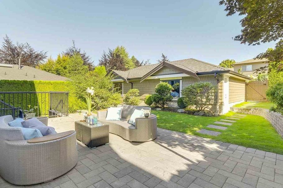 2069 W 28th Avenue Vancouver, BC - 2