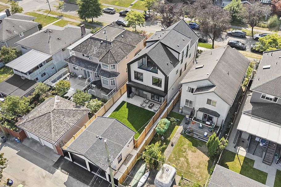 2 3563 E 25th Avenue Vancouver, BC - 23