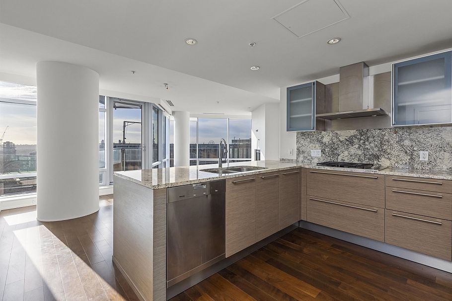 3308 1111 Alberni Street Vancouver, BC - 3