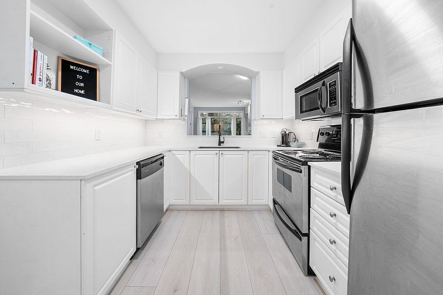 215 3600 Windcrest Drive North Vancouver, BC - 14