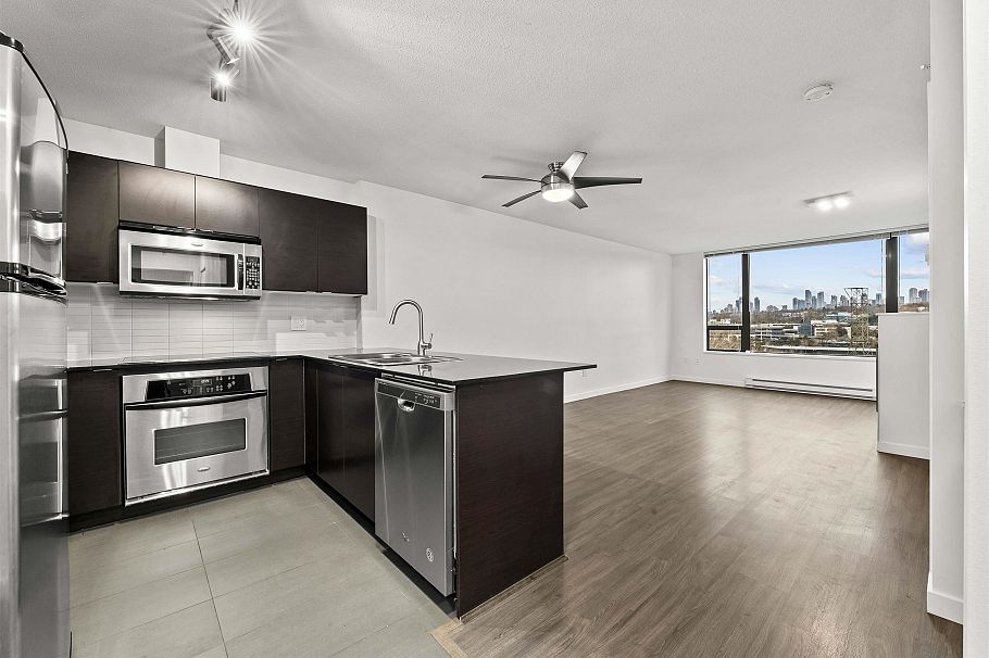 903 4182 Dawson Street Burnaby, BC - 1