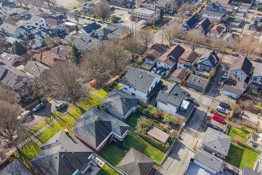 1937 E 2nd Avenue Vancouver, BC - 4