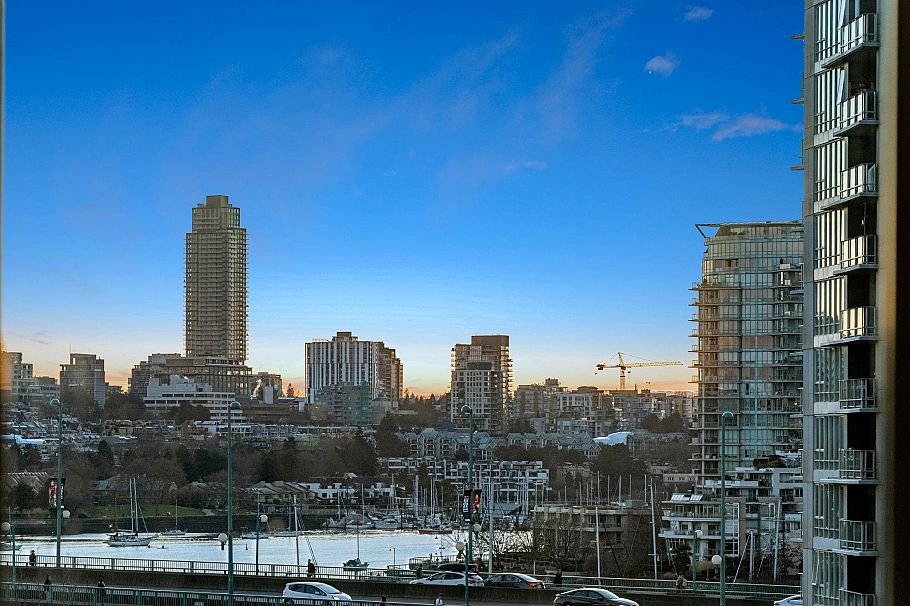 903 8 Smithe Mews Vancouver, BC - 35