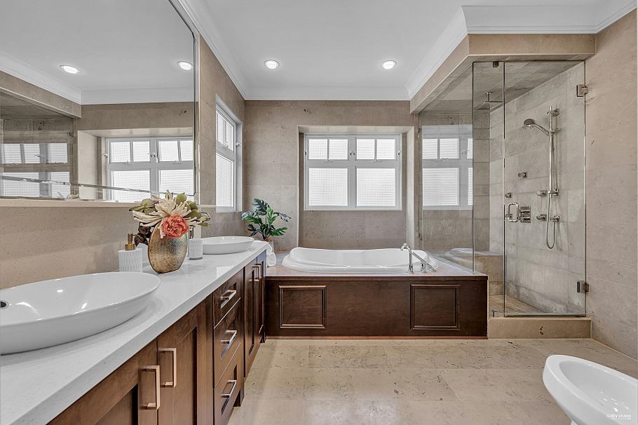 2069 W 28th Avenue Vancouver, BC - 30