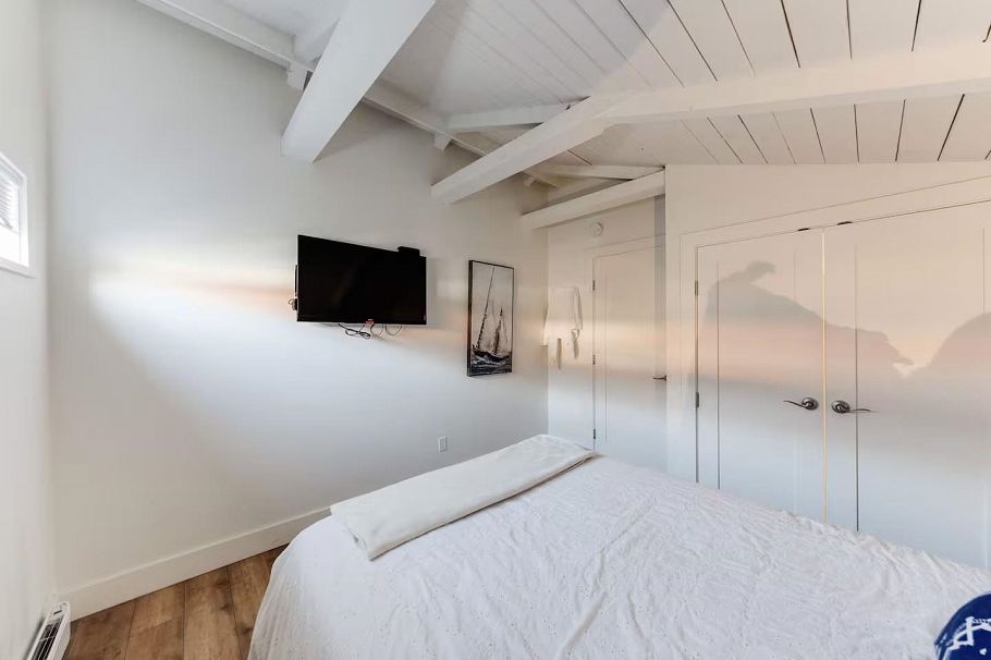 A015 415 Esplanade Avenue North Vancouver, BC - 18