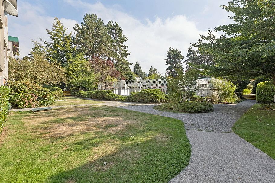 879 Westview Crescent North Vancouver, BC - 26