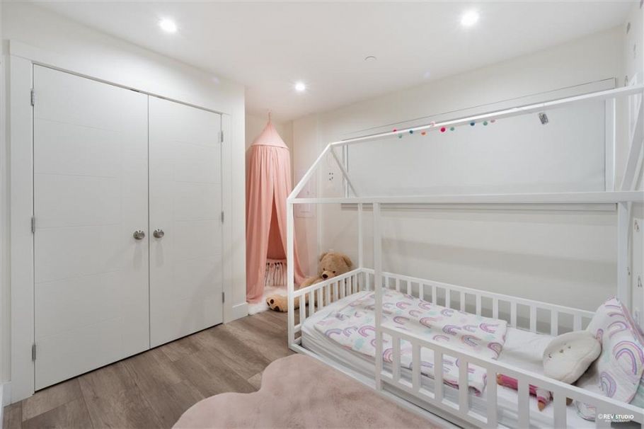 510 25th  W Street North Vancouver, BC - 20