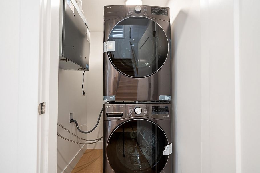 2107 E 33rd Avenue Vancouver, BC - 24