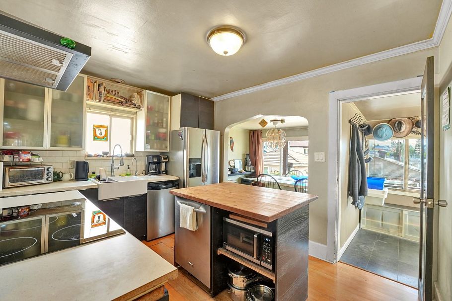 2150 Nanaimo Street Vancouver, BC - 2