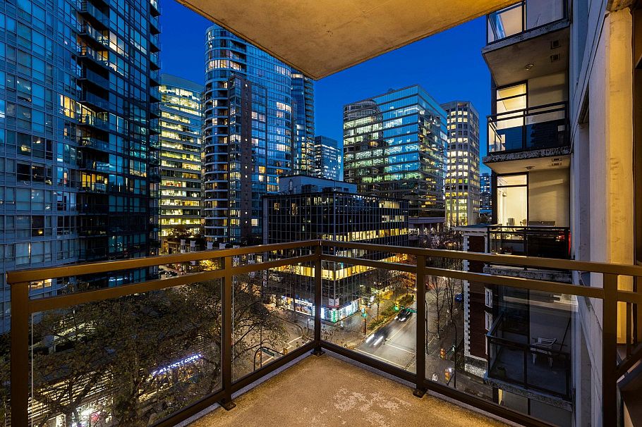 807 1211 Melville Street Vancouver, BC - 17