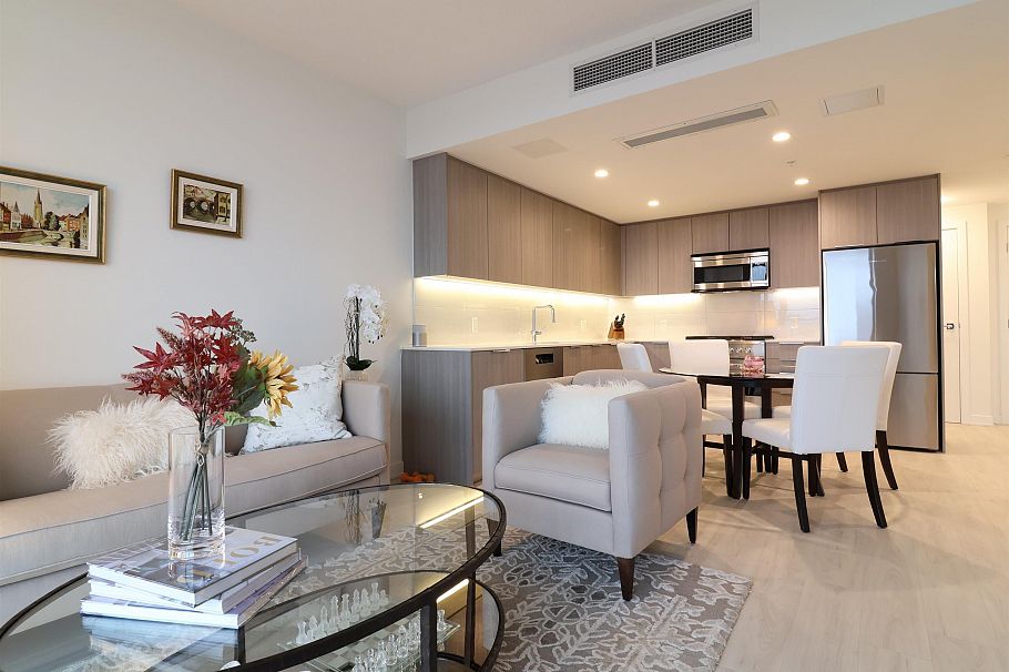 1604 1401 Hunter Street North Vancouver, BC - 2