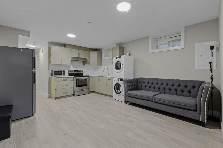 1412 E 63rd Avenue Vancouver, BC - 25