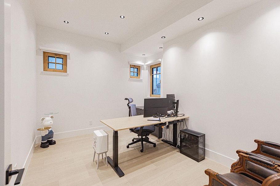 2051 W King Edward Avenue Vancouver, BC - 9