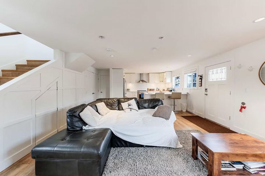 A015 415 Esplanade Avenue North Vancouver, BC - 10