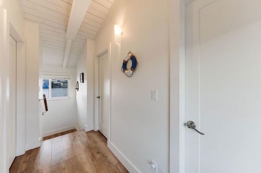 A015 415 Esplanade Avenue North Vancouver, BC - 14