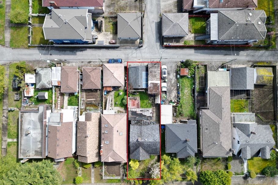 2150 Nanaimo Street Vancouver, BC - 1