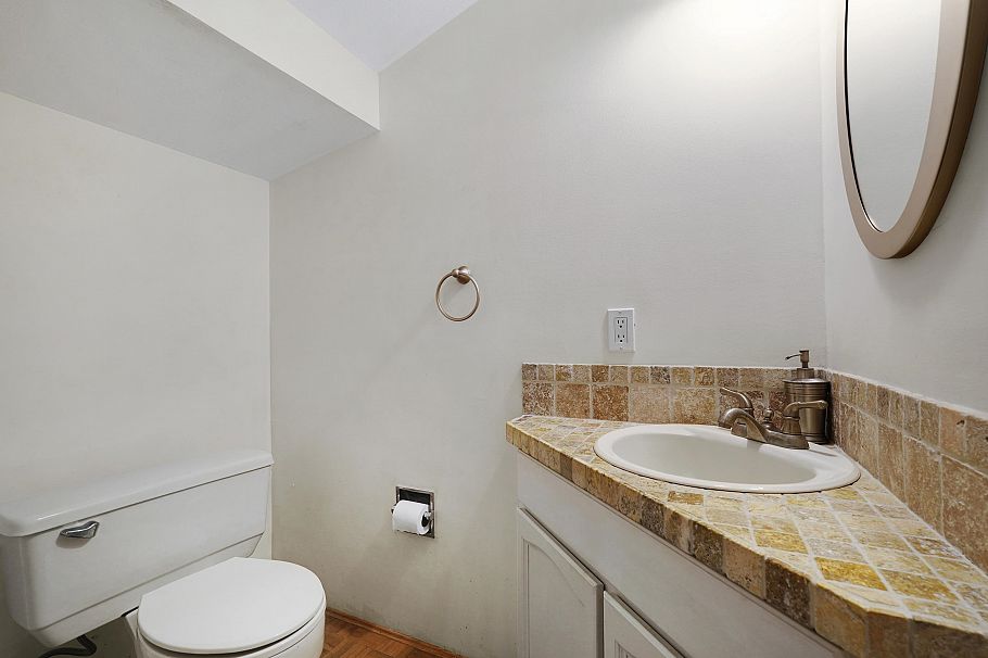 976 Prospect Avenue North Vancouver, BC - 9