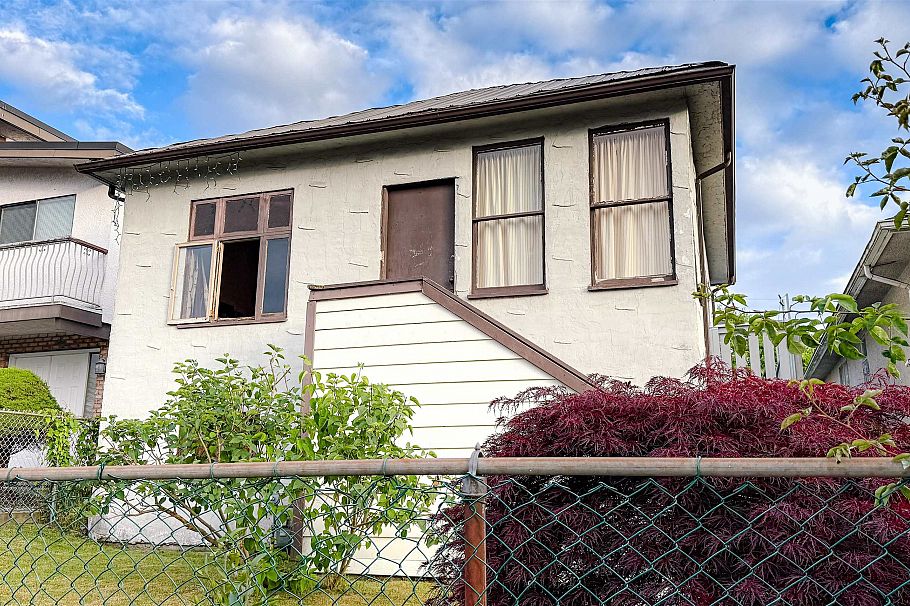 2354 E 33rd Avenue Vancouver, BC - 5