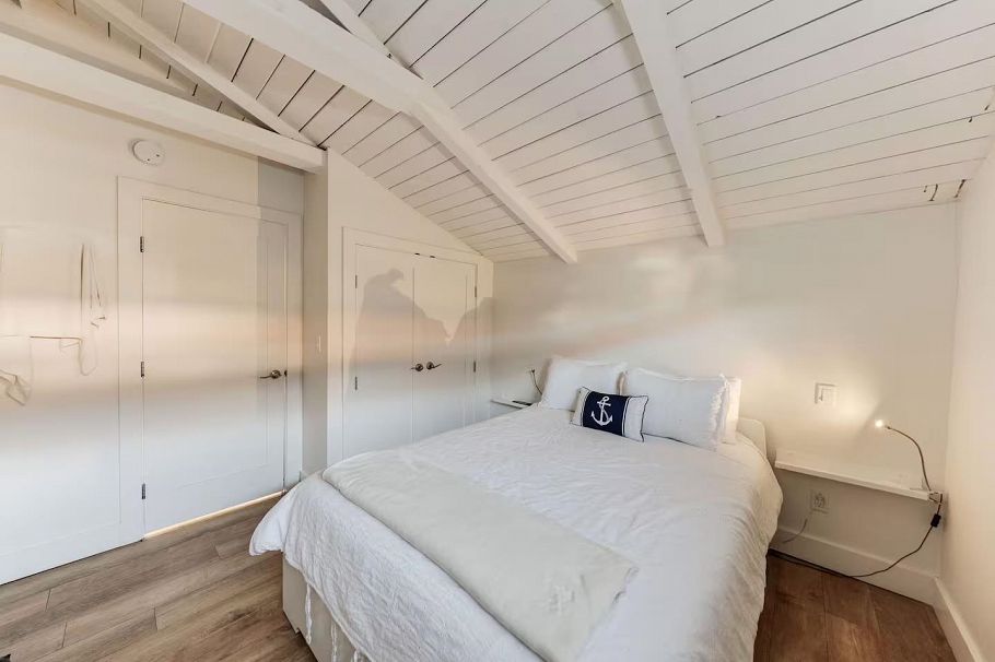 A015 415 Esplanade Avenue North Vancouver, BC - 19