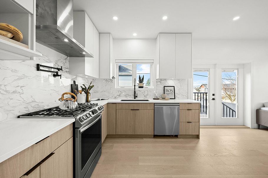 3192 E 23rd Avenue Vancouver, BC - 10