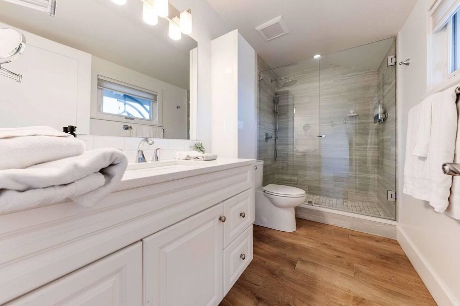 A015 415 Esplanade Avenue North Vancouver, BC - 22