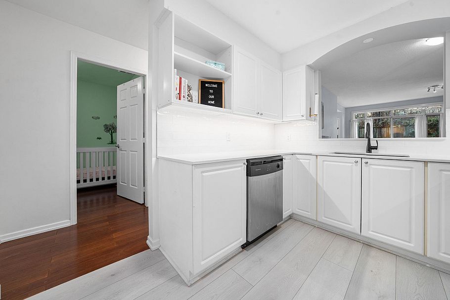 215 3600 Windcrest Drive North Vancouver, BC - 15