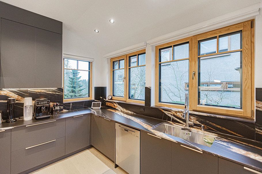 2051 W King Edward Avenue Vancouver, BC - 29