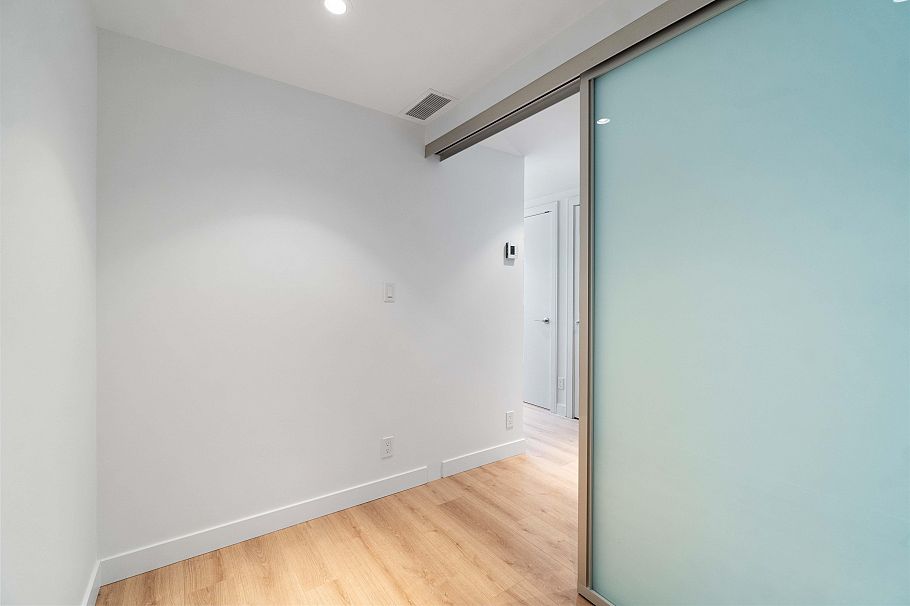 2304 1500 Fern Street North Vancouver, BC - 22