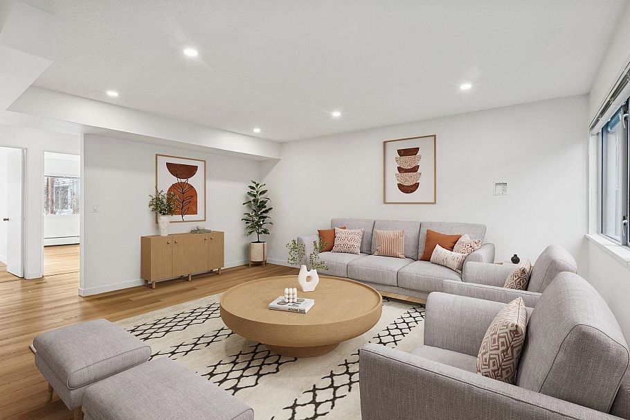 879 Westview Crescent North Vancouver, BC - 1