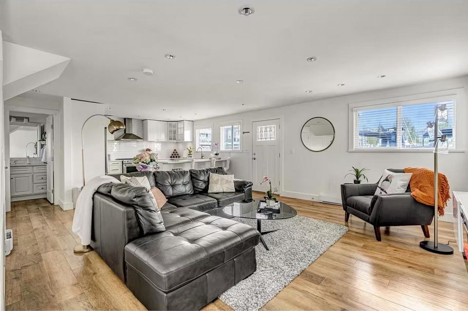 A015 415 Esplanade Avenue North Vancouver, BC - 9