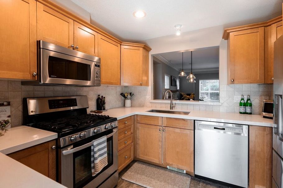 9 2688 Mountain Highway North Vancouver, BC - 15