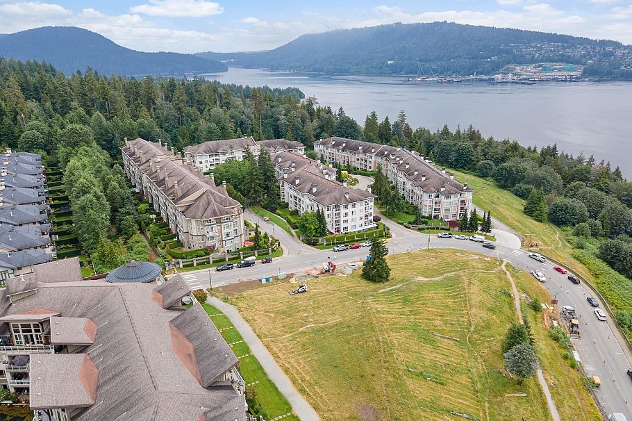 215 3600 Windcrest Drive North Vancouver, BC - 31