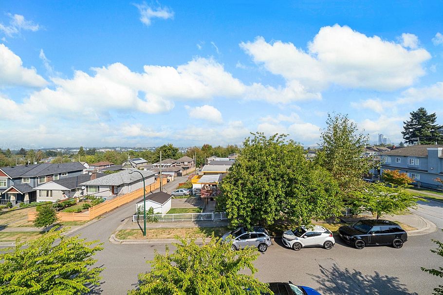 3192 E 23rd Avenue Vancouver, BC - 36