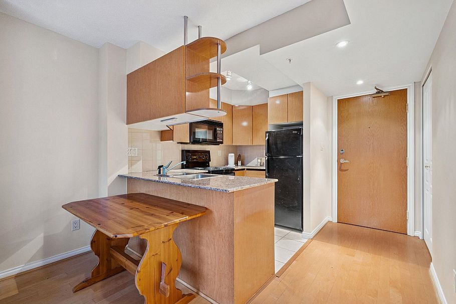 2602 1189 Howe Street Vancouver, BC - 18