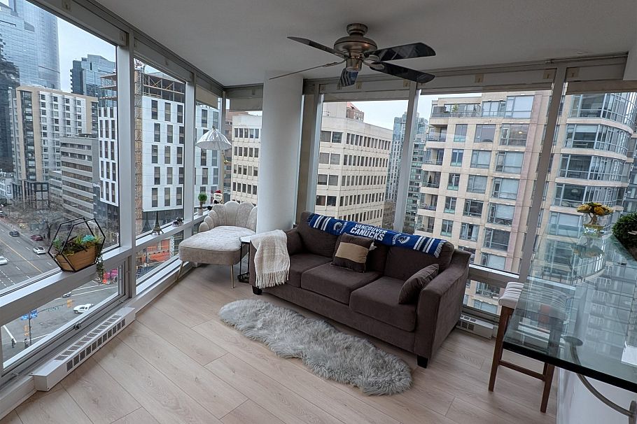 1202 1003 Burnaby Street Vancouver, BC - 3