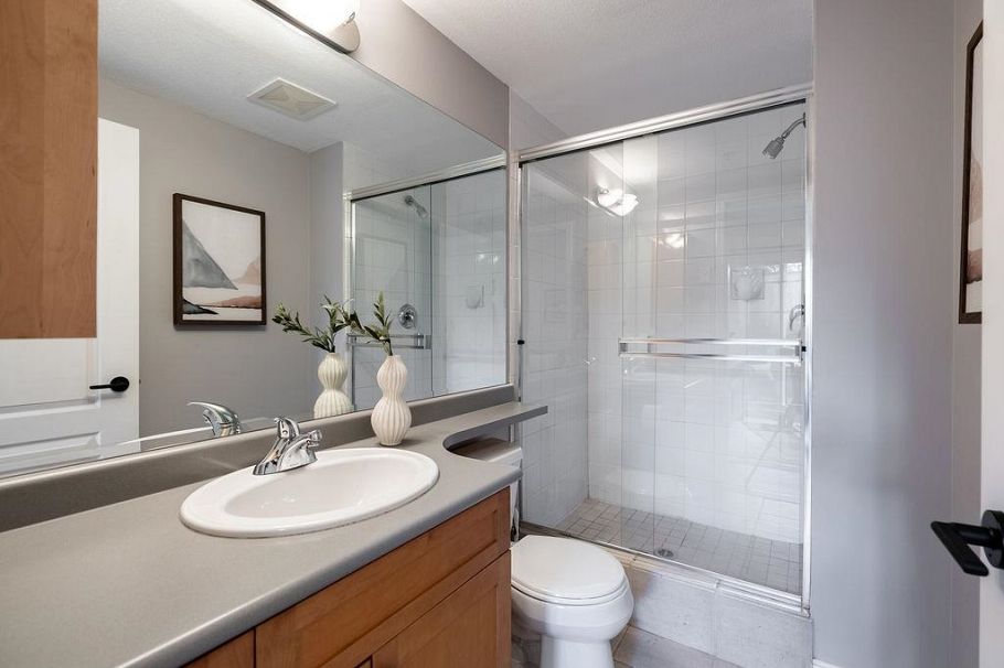 9 2688 Mountain Highway North Vancouver, BC - 25