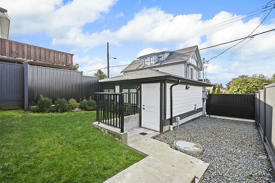 3192 E 23rd Avenue Vancouver, BC - 31