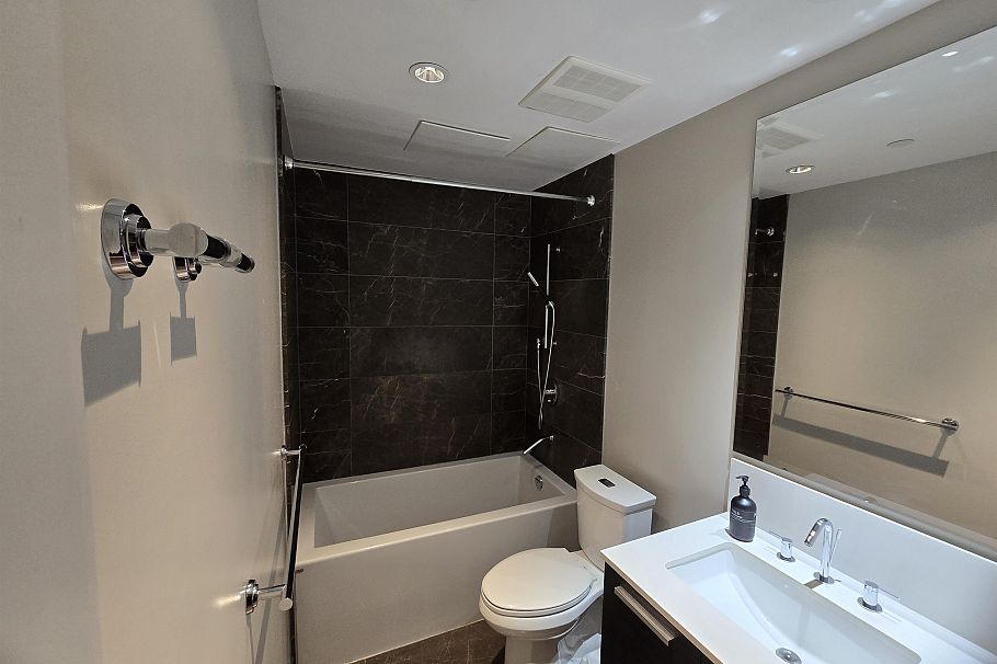 1103 1221 Bidwell Street Vancouver, BC - 11