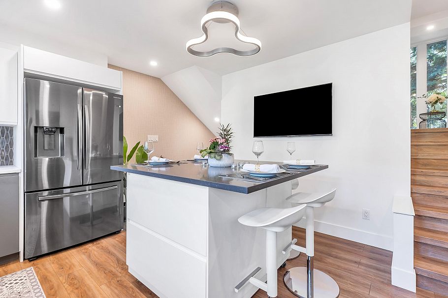 4 328 E 2nd Street North Vancouver, BC - 35