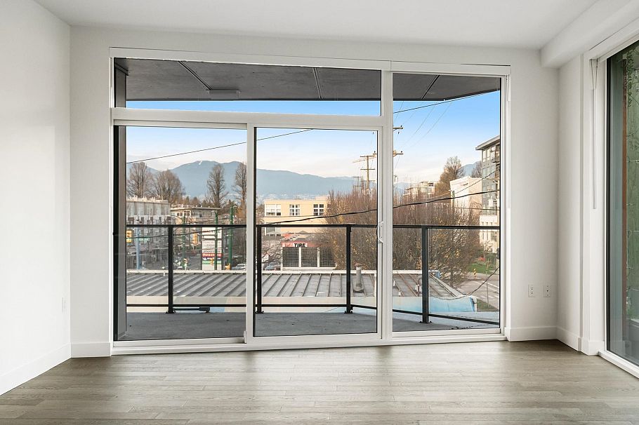 302 2888 Arbutus Street Vancouver, BC - 5