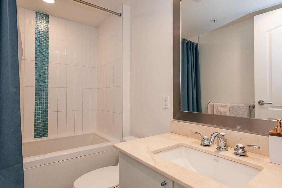 1003 133 E Esplanade North Vancouver, BC - 21