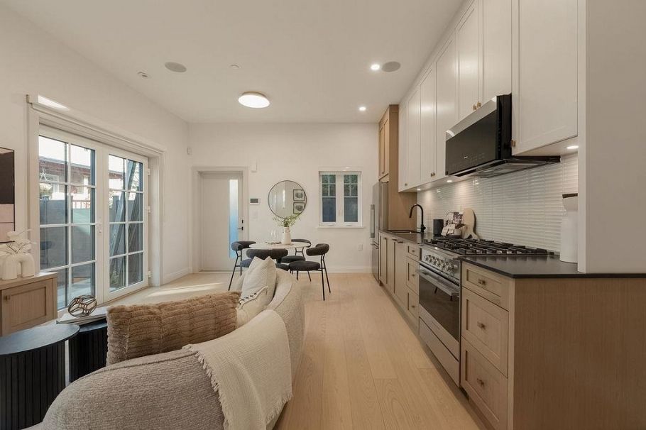 2544 Grant Street Vancouver, BC - 8