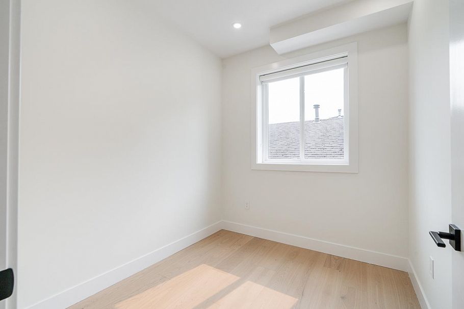 1 5304 Elgin Street Vancouver, BC - 16