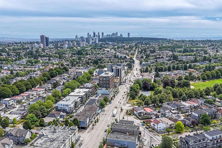 2354 E 33rd Avenue Vancouver, BC - 24