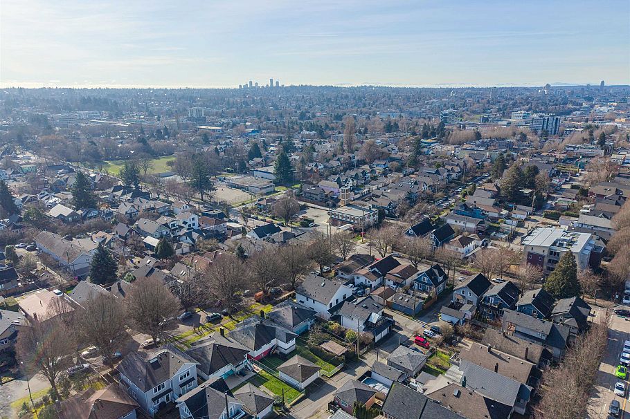 1937 E 2nd Avenue Vancouver, BC - 6