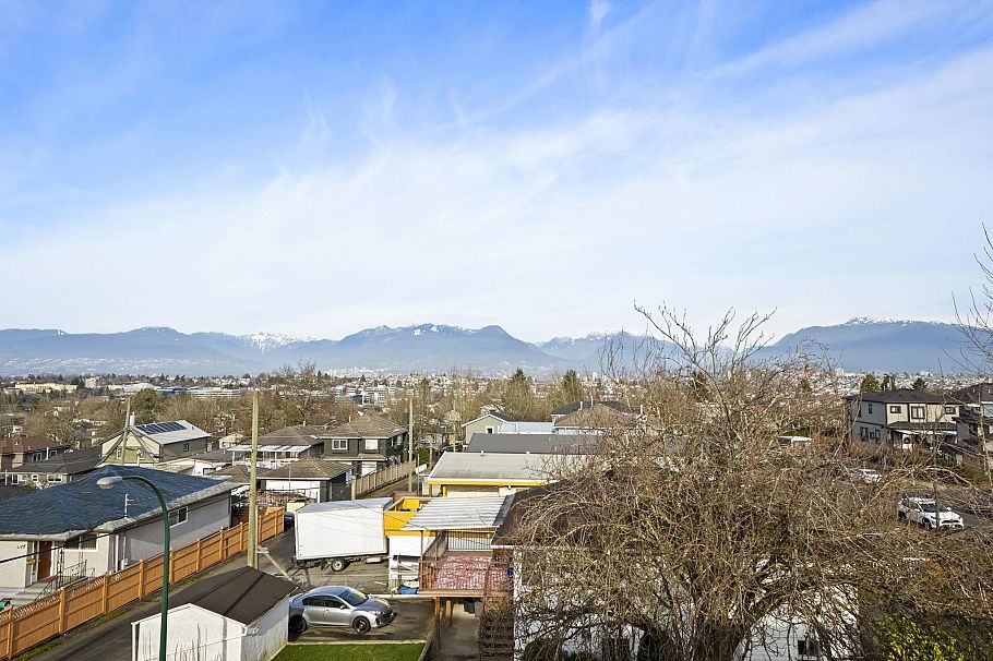 3192 E 23rd Avenue Vancouver, BC - 26