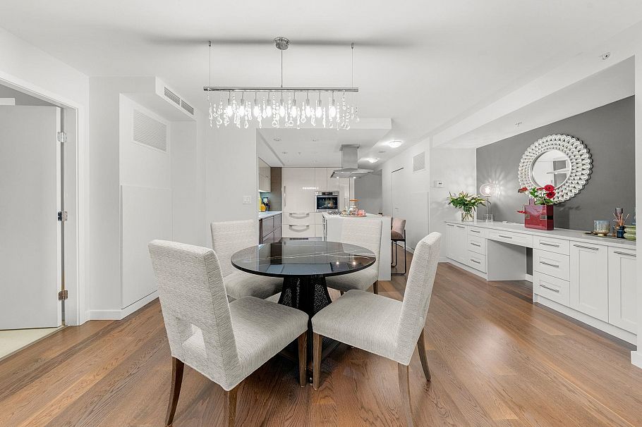 903 8 Smithe Mews Vancouver, BC - 17