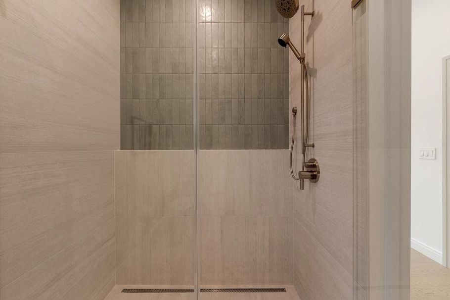 2542 Grant Street Vancouver, BC - 30