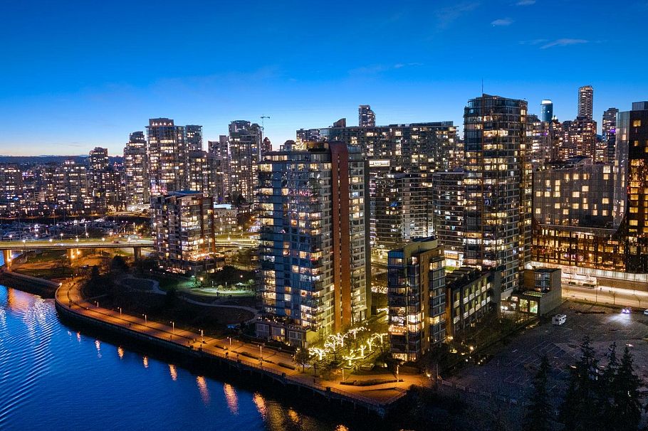 903 8 Smithe Mews Vancouver, BC - 37